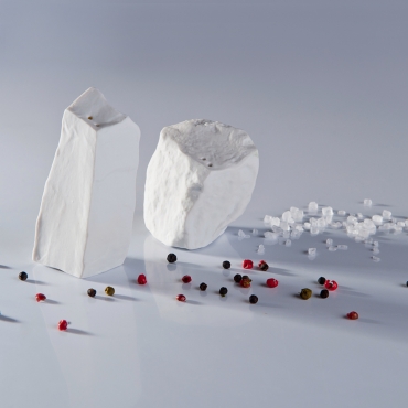 MODUS DESIGN – Rock&Salt salt and pepper shakers / white porcelain